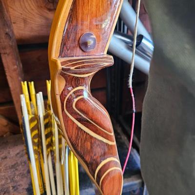 Sale Photo Thumbnail #83: recurve bow and arrows