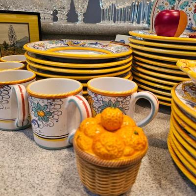 Sale Photo Thumbnail #89: Italian pottery