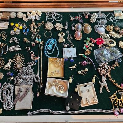 Sale Photo Thumbnail #59: Costume and fine jewelry