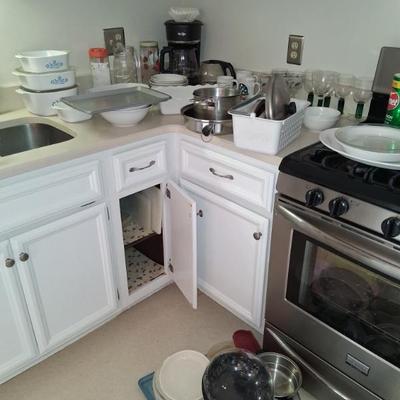 Sale Photo Thumbnail #95: Pots, pans, cookware