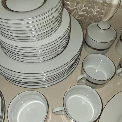 Sale Photo Thumbnail #62: Platinum Imperial Dinner Service 
