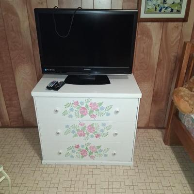 Sale Photo Thumbnail #69: TV With Remote