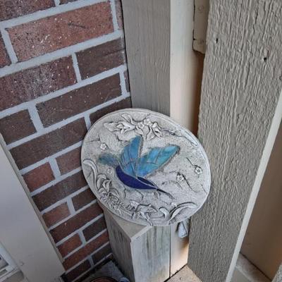 Stepping stone lawn art