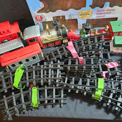 AY206E Lionel North Pole Central And FAO Swartz Trains
