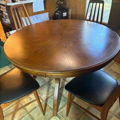 AY511E Coastal Round Table With 4 Chairs