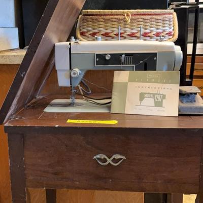 AY552E Sears Sewing Machine 