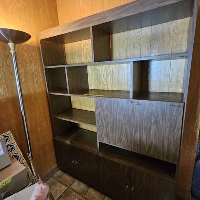 AY533E Large Shelving Unit With Desk 2 Doors
