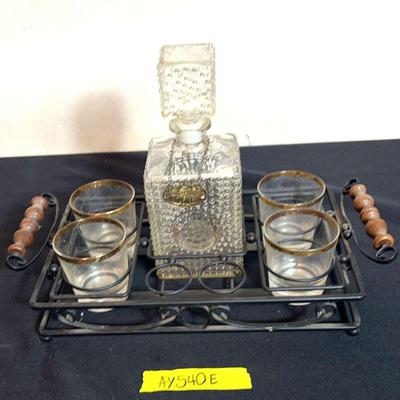 AY540E Whiskey Decanter W/4 Glasses & Tray