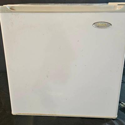 AY562E Haier Small Mini Fridge White