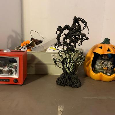 Halloween And Seasonal Decor 