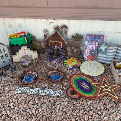 Outdoor Decorations & Flags