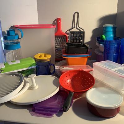 Various Kitchen Supplies 