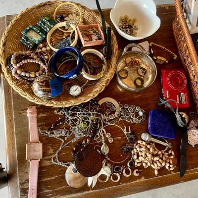 Sale Photo Thumbnail #12: Jewelry
