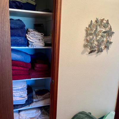 Sale Photo Thumbnail #17: Linens and Towels