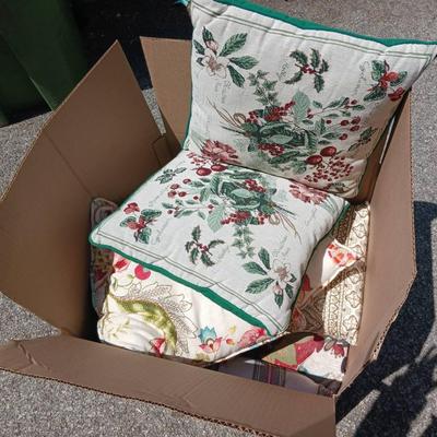 (9) Decorative Pillows