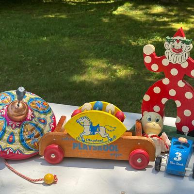 Vintage Toys Feat. Clown & Casper