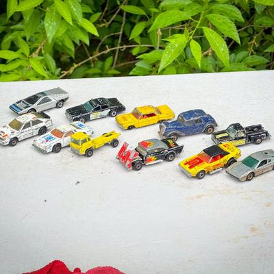 (12) Vintage Toy Cars (Hotwheels & Matchbox)