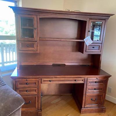 Sale Photo Thumbnail #27: mordern/traditional desk