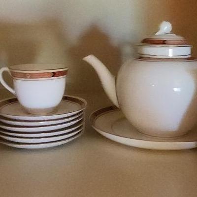 6 Piece China Tea Set W/Cream & Sugar Holders