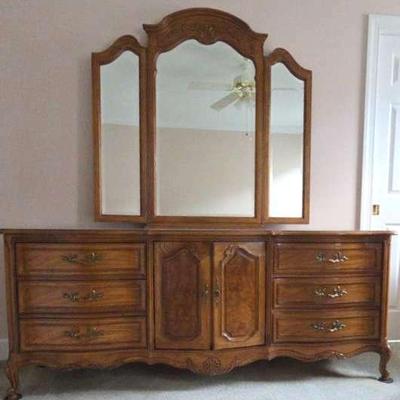 Elegant Thomasville Triple Mirror Dresser with Hidden Storage