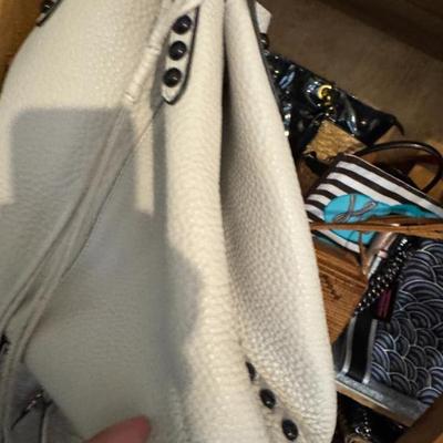 Sale Photo Thumbnail #681