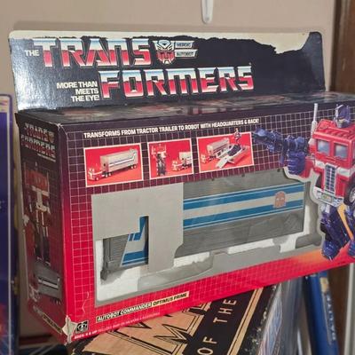 Sale Photo Thumbnail #23: Transformers Optumus Prime 