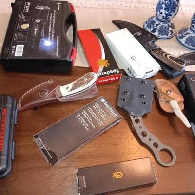 Sale Photo Thumbnail #66: Knife Collection 