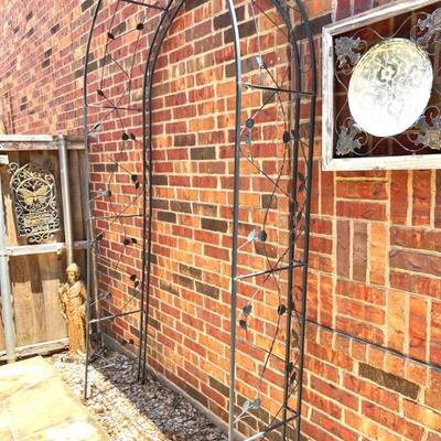 Sale Photo Thumbnail #83: Yard trellis