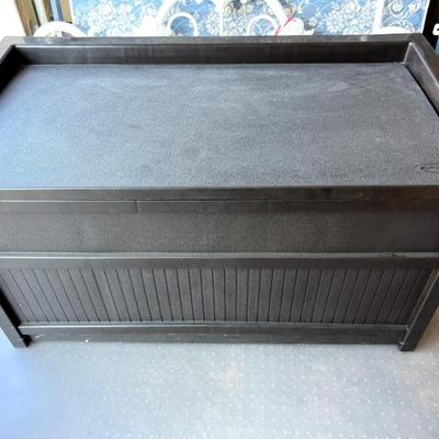 Outdoor storage chest