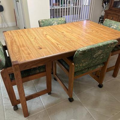 Table with 6 chairs 
