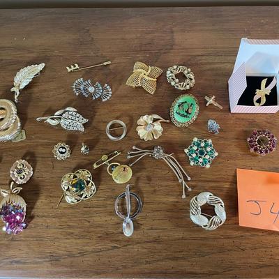Lot Of Vintage Pins And Brooches