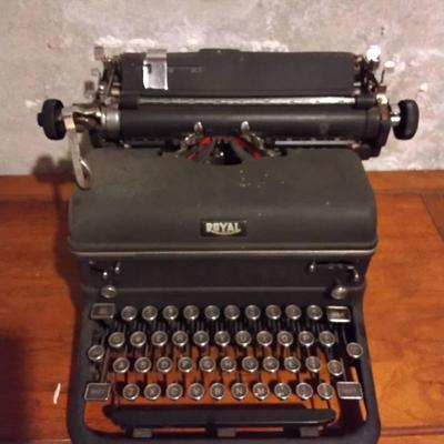 Vintage Royal Typewriter 
