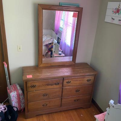 Vintage Traditional Dresser And Mirror