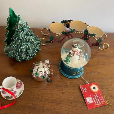 Small Lot Of Christmas Decor