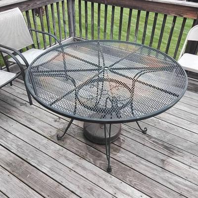 Round Metal Patio Table
