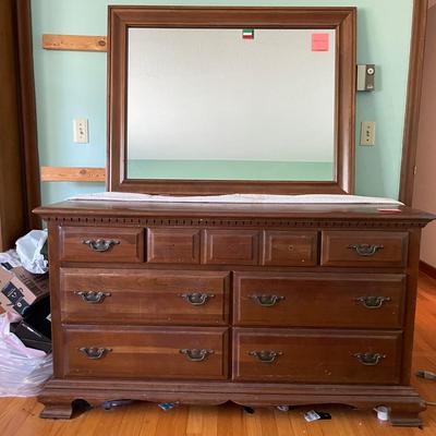 Vintage Traditional Sterling House Dresser With Mirror