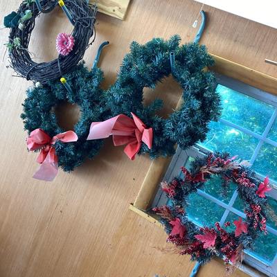 Wreathes & Pine cones