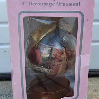 1997 Hoilday Barbie 4' Decoupage Ornament