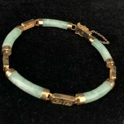 Sh634v gold and jade bracelet