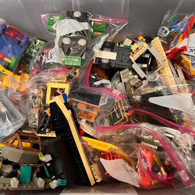 Sh474 loose lego mystery lot 2