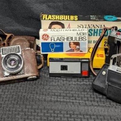 Sh592 vintage cameras with accessories