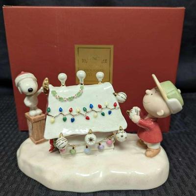 Sh617 lenox snoopy s christmas celebration musical figurine