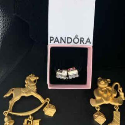 Sh582 pandora train charm