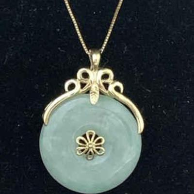 Sh633v gold and jade necklace