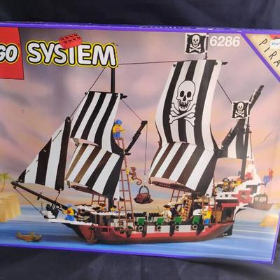 Sh522v lego system 6286 skulls eye worth $3,056.07)