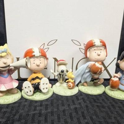 Sh492v lenox peanuts football 5 piece figurine set
