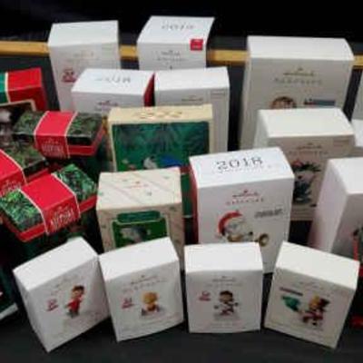 Sh483 hallmark peanuts collectibles mystery lot 1