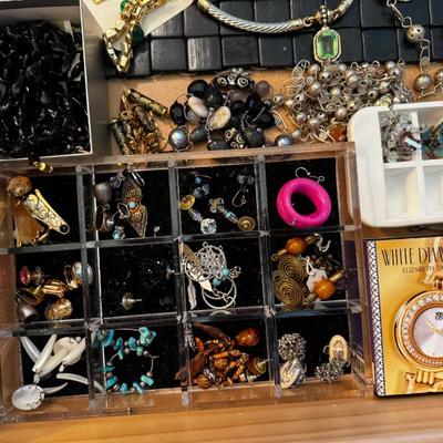 Sale Photo Thumbnail #572