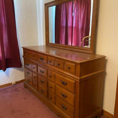 Dresser With Mirror 