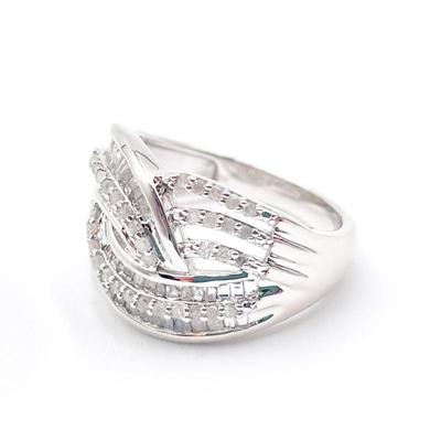 925 Sterling Silver Ring with Pave Detailing Size 8